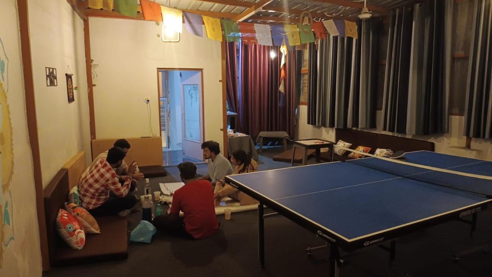 Olt Hostel Ришикеш Экстерьер фото